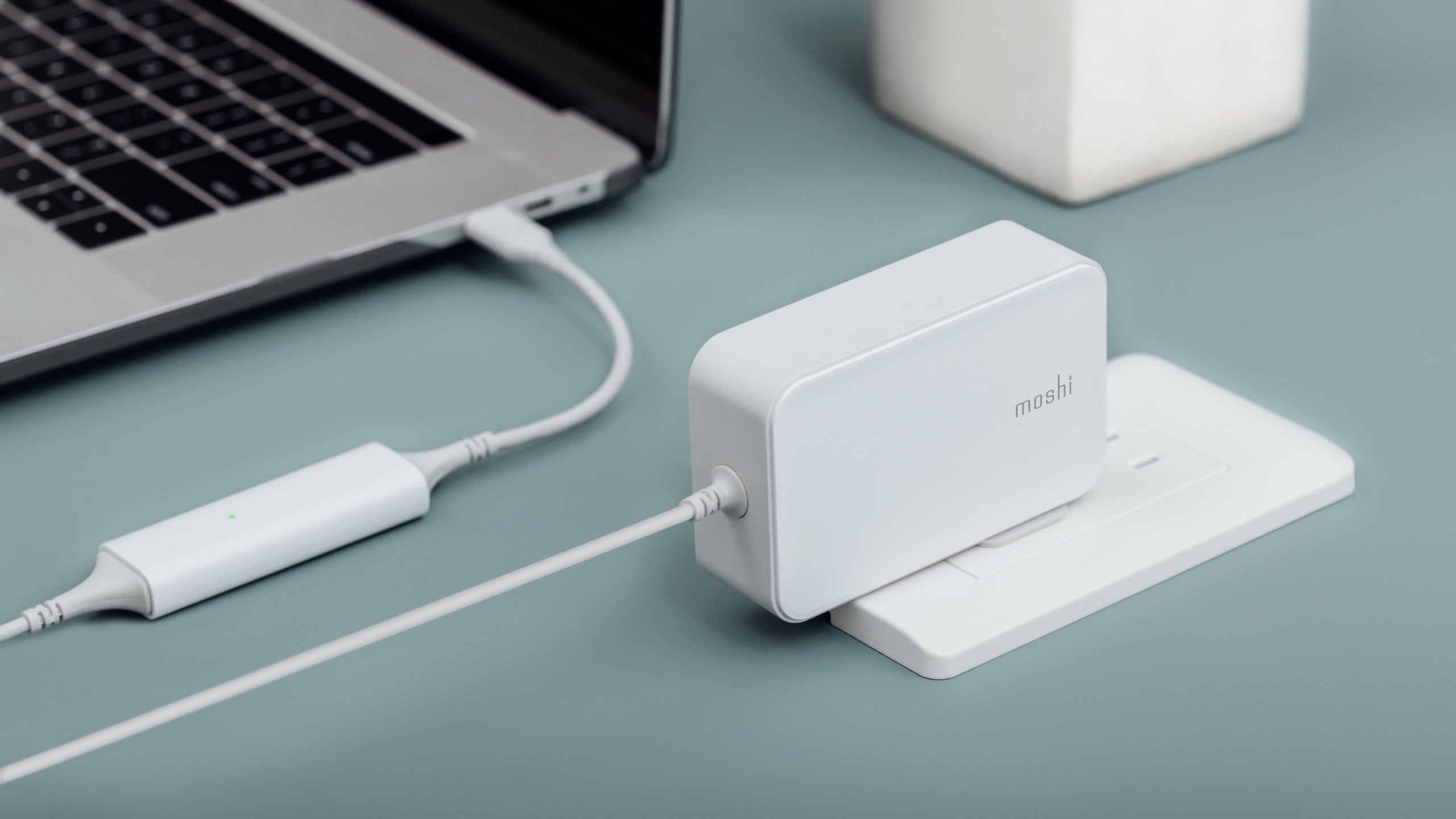 Moshi Wall Charger ProGeo USB-C Laptop Charger 65W US Version White